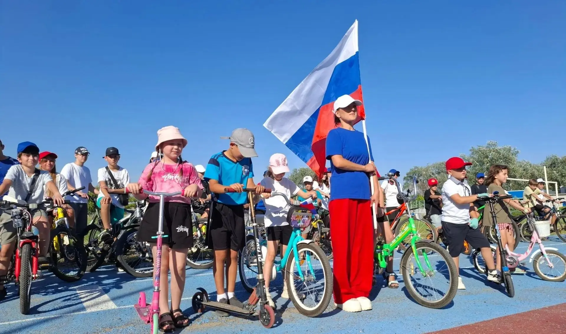 День Российского флага в Калачевском ЦСОН: