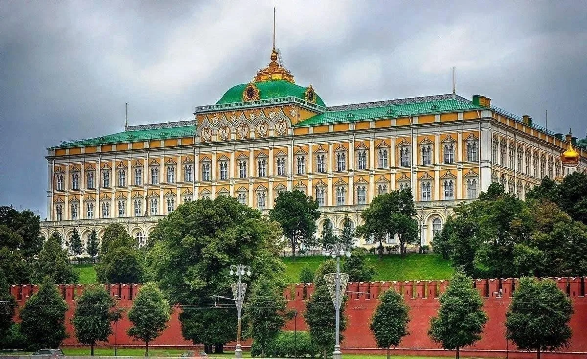 🖇У Большого Кремлевского Дворца есть маленький секрет

🔵У него всего два этажа, хотя снаружи созда