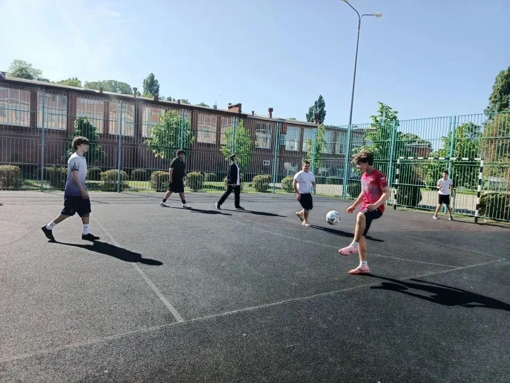 ⚽ Соревнования по футболу среди 7‑х и 8‑х классов: итоги дня!   14 мая прошли захватывающие соревнов