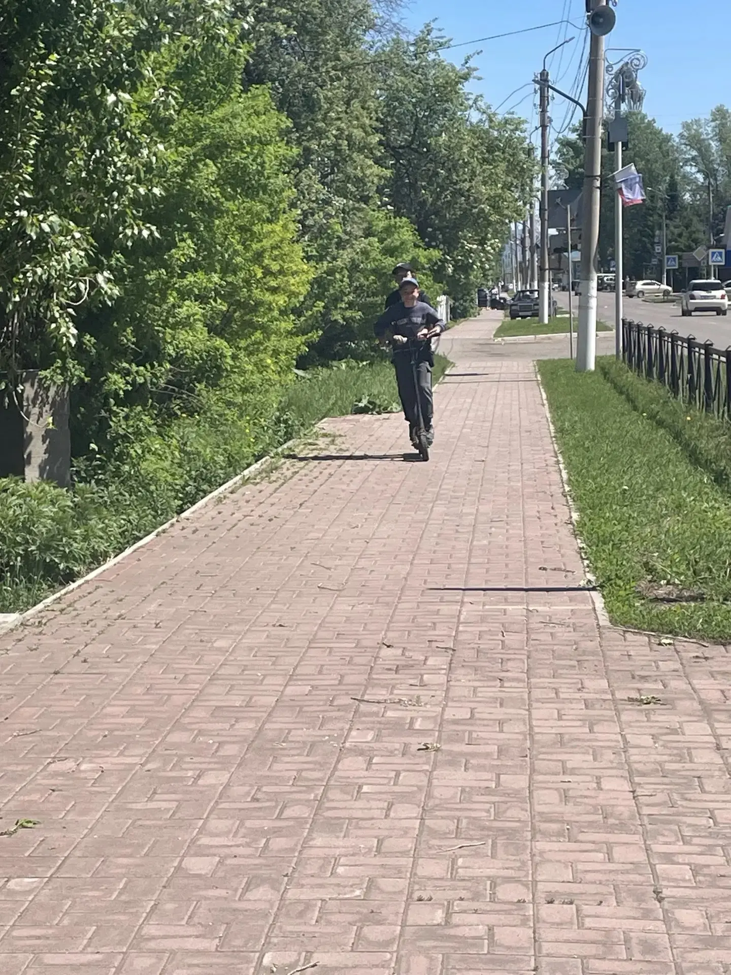 С наступлением теплой погоды на улицах все чаще появляются дети на средствах индивидуальной мобильно