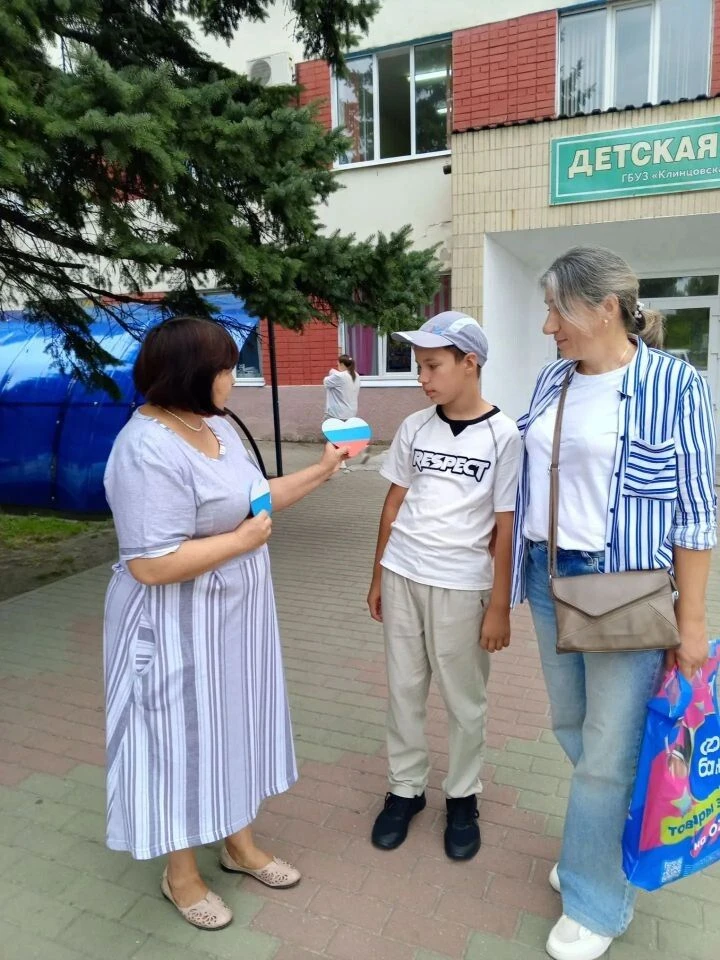 🇷🇺 В преддверии Дня Государственного флага России сотрудники детской библиотеки прове...