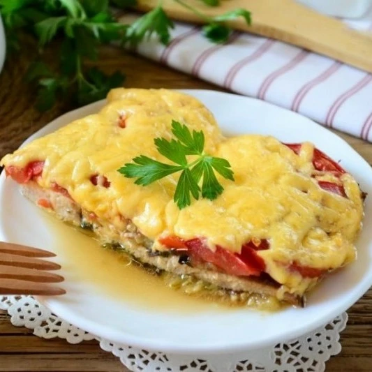 ​Запекаем баклажаны с сыром и куриной грудкой 🍆