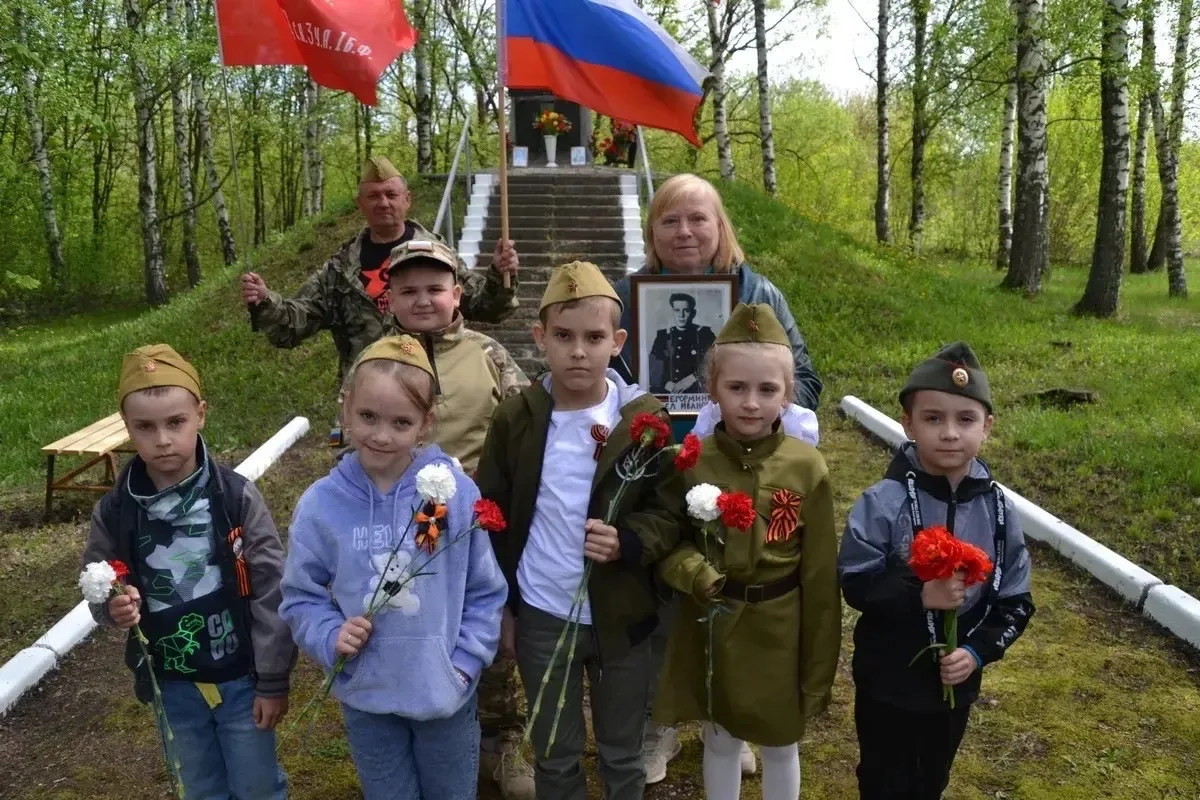 🚗 Ученик 1 класса «Г» Слизов Кирилл не изменяет своей традиции и вновь принял участие в автопробеге 