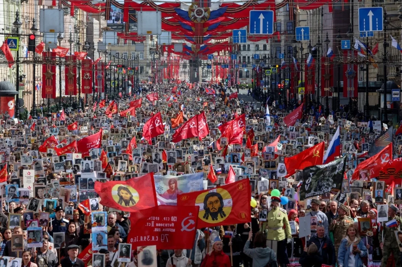 «Бессмертный полк» в Питере! Второе фото в Карелии! И так в большинстве (а может, и во всех) городах