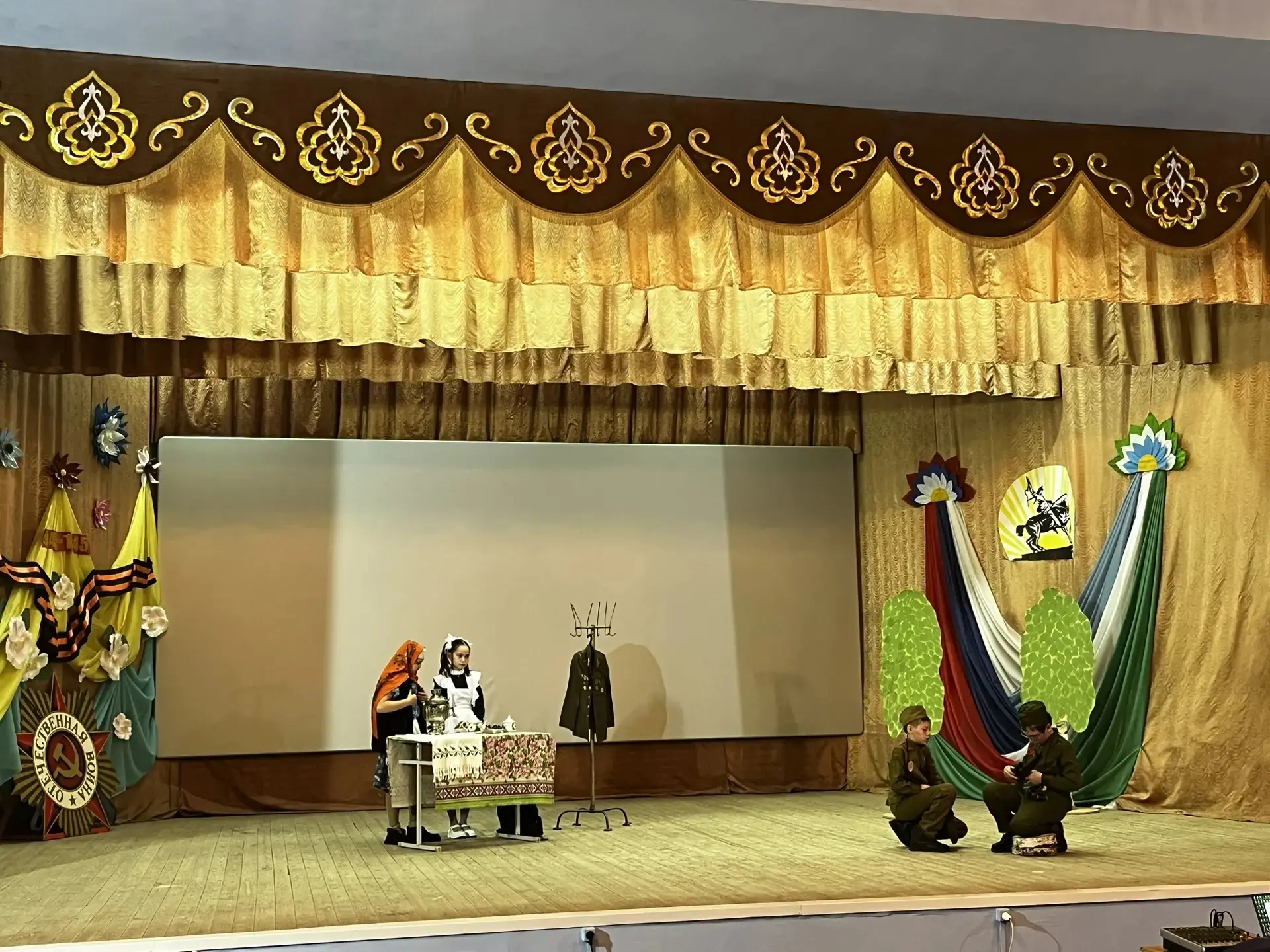 🇷🇺 Связь поколений жива: 5 класс на сцене «Победного мая»