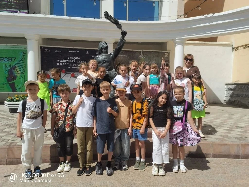 🤗Ребята 2 "Г" класса в начале летних каникул отправились с поездкой в ТЮЗ.

🤗С удовольствием посмо