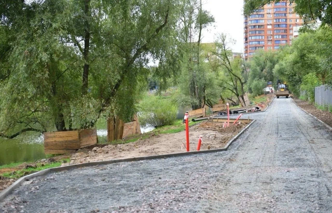 🚜 В Химках благоустройство Барашкинского пруда на Юбилейном проспекте: сейчас укрепляю...