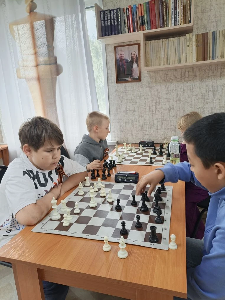 Сегодня на стадионе "Дружба" прошел шахматный турнир♟среди школьников, посвященный Дню ...
