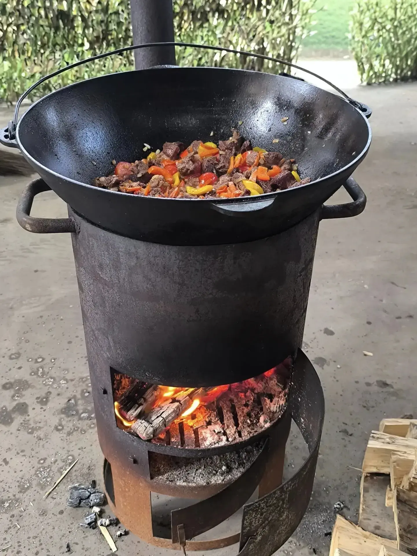 На передовой не всегда есть возможность готовить по-домашнему, но вкусные блюда в военн...