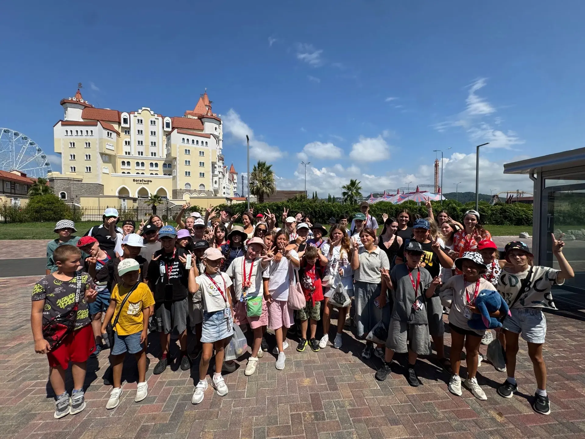 Мы доехали до Сочи парка, у детей будет веселый и насыщенный день 🥳🥳
