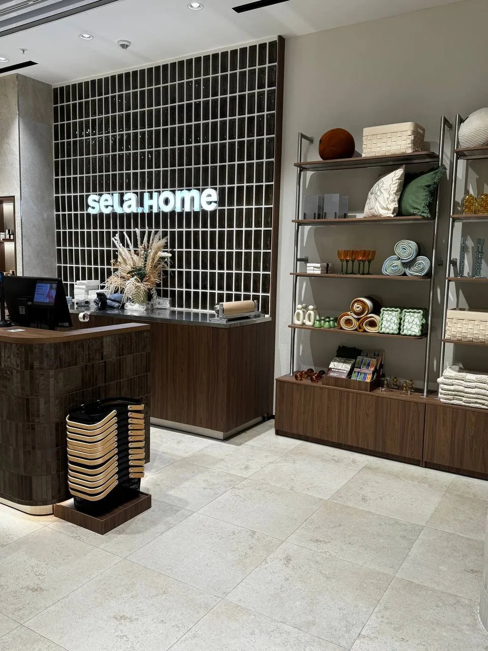 Sela.concept — вау!

В одном пространстве собраны Sela.home, кафе Vigge и отдельно линейка premium.
