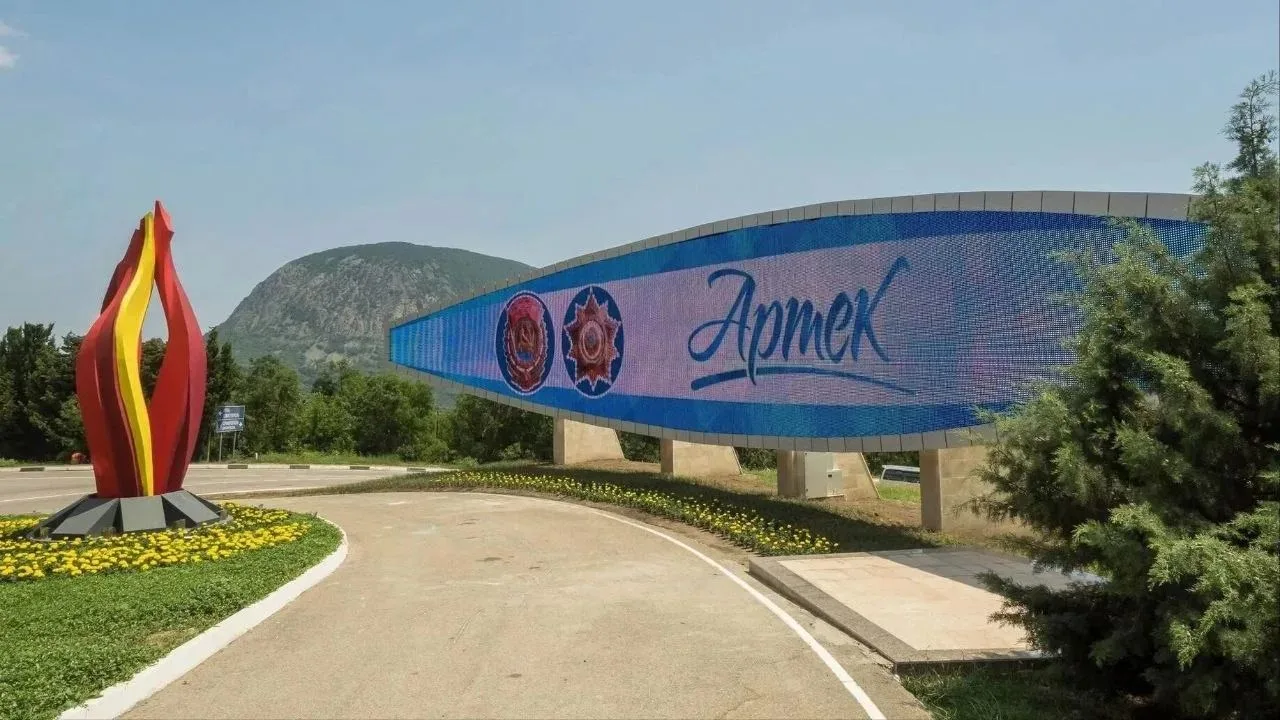 ⚡️"Артек" будет принимать детей, которые зарегистрированы в Крыму и Севастополе.