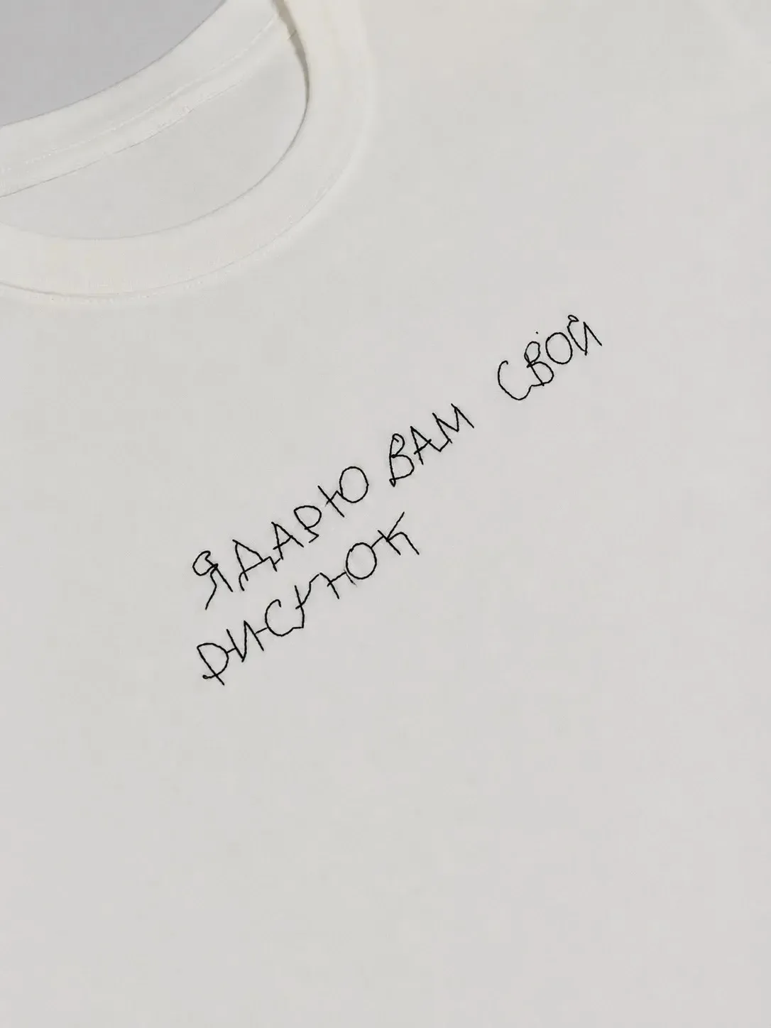 Кто-то дарит свои рисунки, а кто-то потом их носит на себе, каждый день согреваясь тепл...