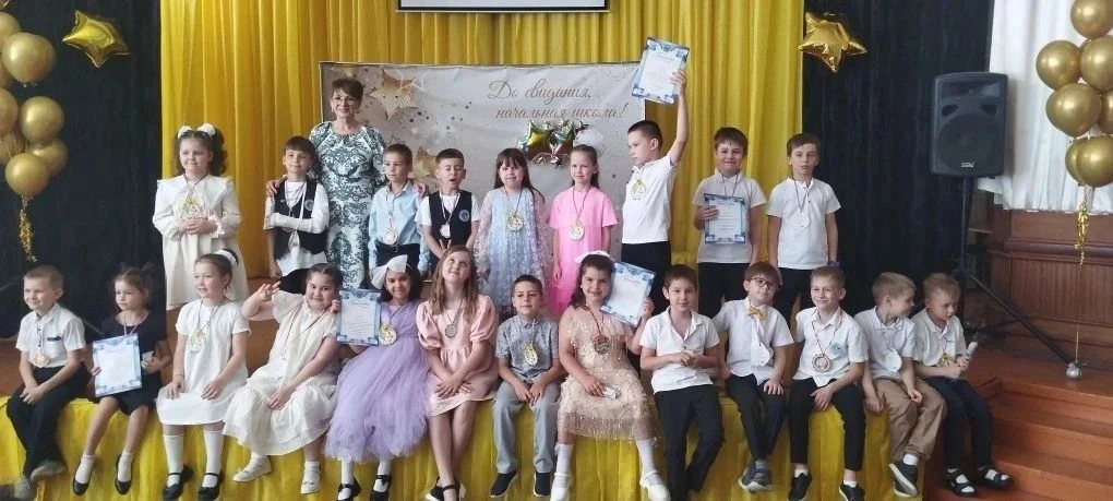 🎓 Вот и пролетел самый первый, самый волнительный учебный год! ☀️Для ребят 1 «Б» класс...