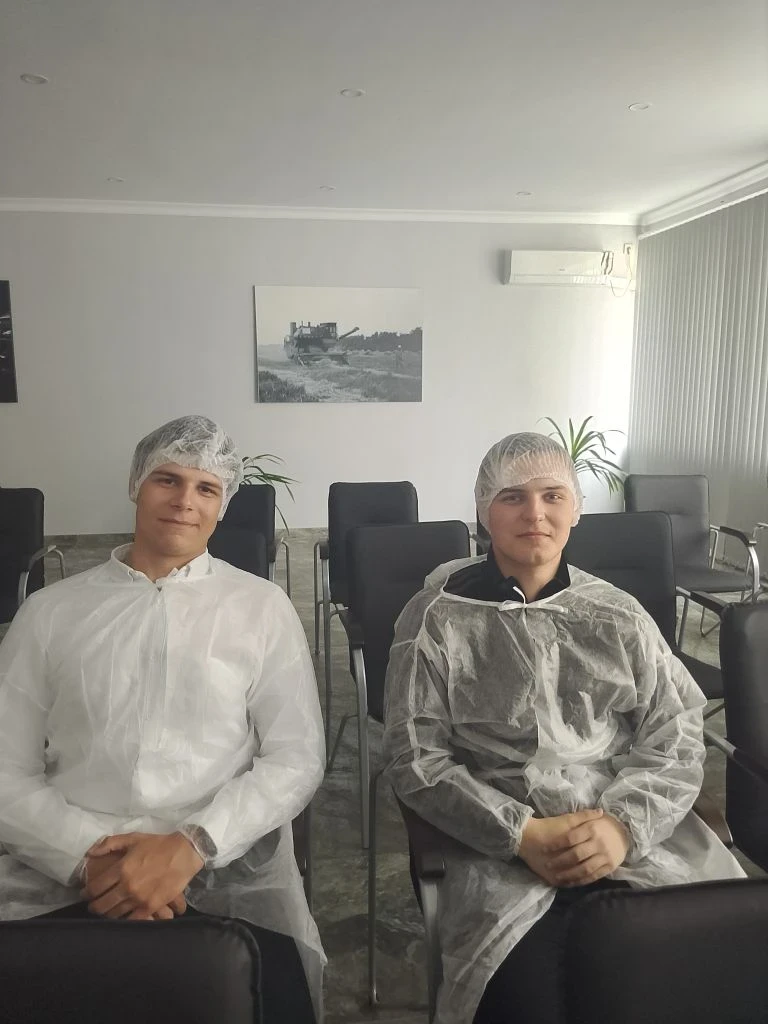 За секретами вкусного хлеба: лидеры ученического совета побывали на Анапском хлебокомбинате 🥖🔍  Муни
