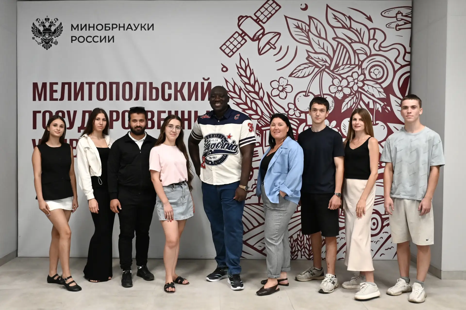 🎓 Продолжаем рубрику «Университет в лицах»