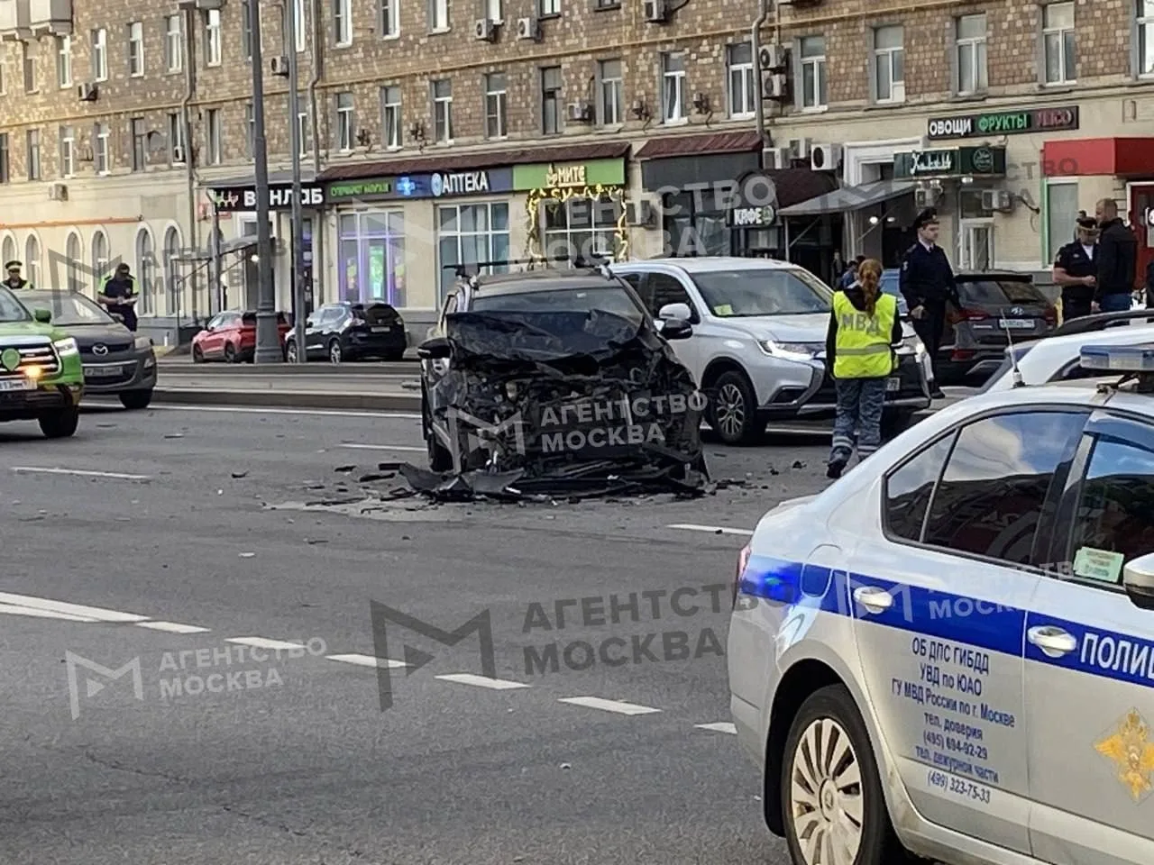 Кадры вчерашней аварии на Каширском шоссе в районе Садовников.