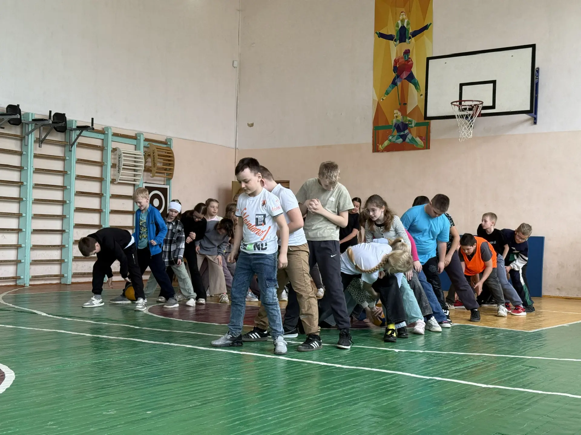 В МБОУ СОШ с. Тербуны закрылась весенняя смена пришкольного лагеря «Маленькая страна».  Дети активно