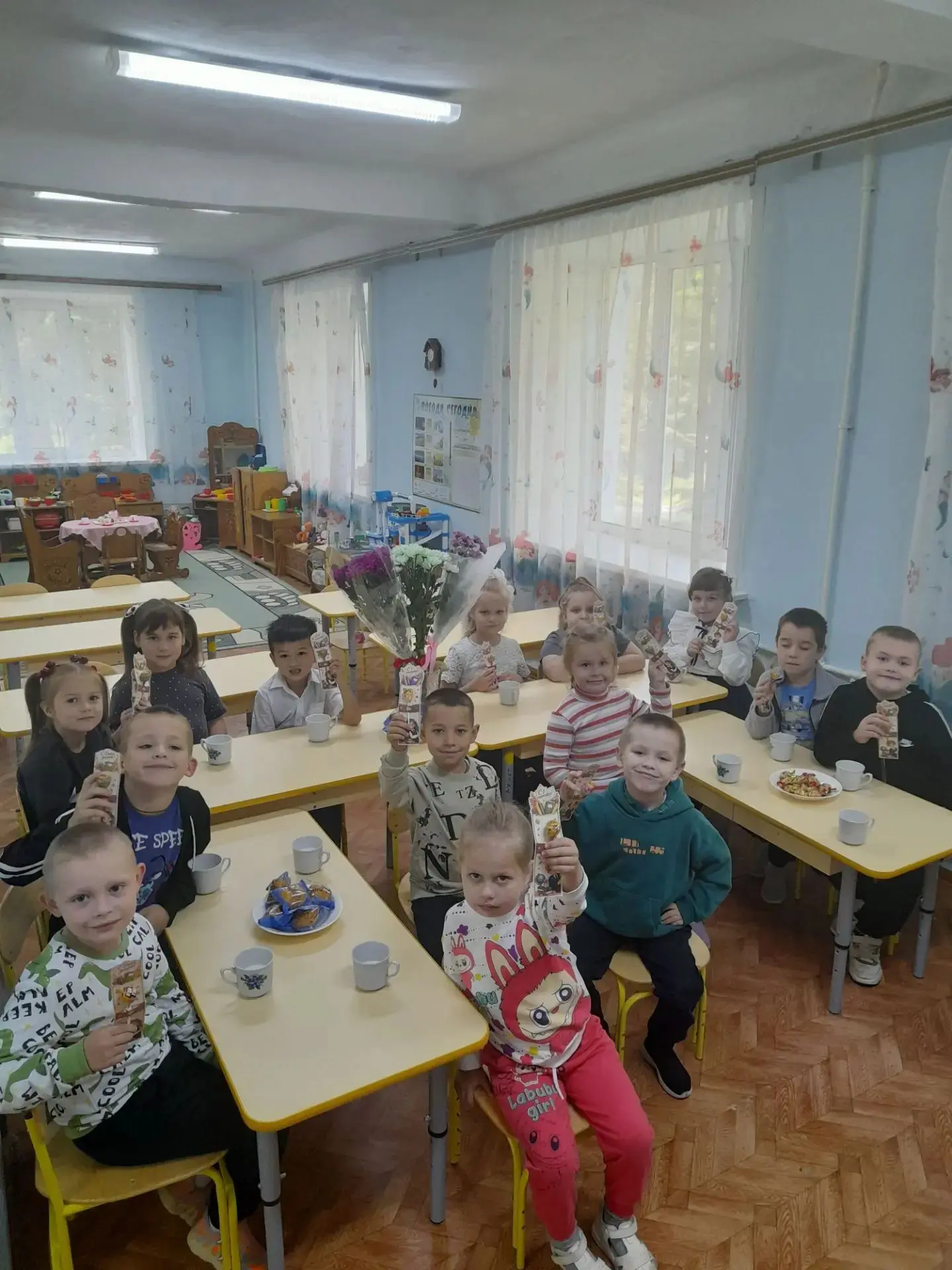 С 1 сентября- Днём знаний!  Новый год, новые знания и достижения! Дети подготовительной...