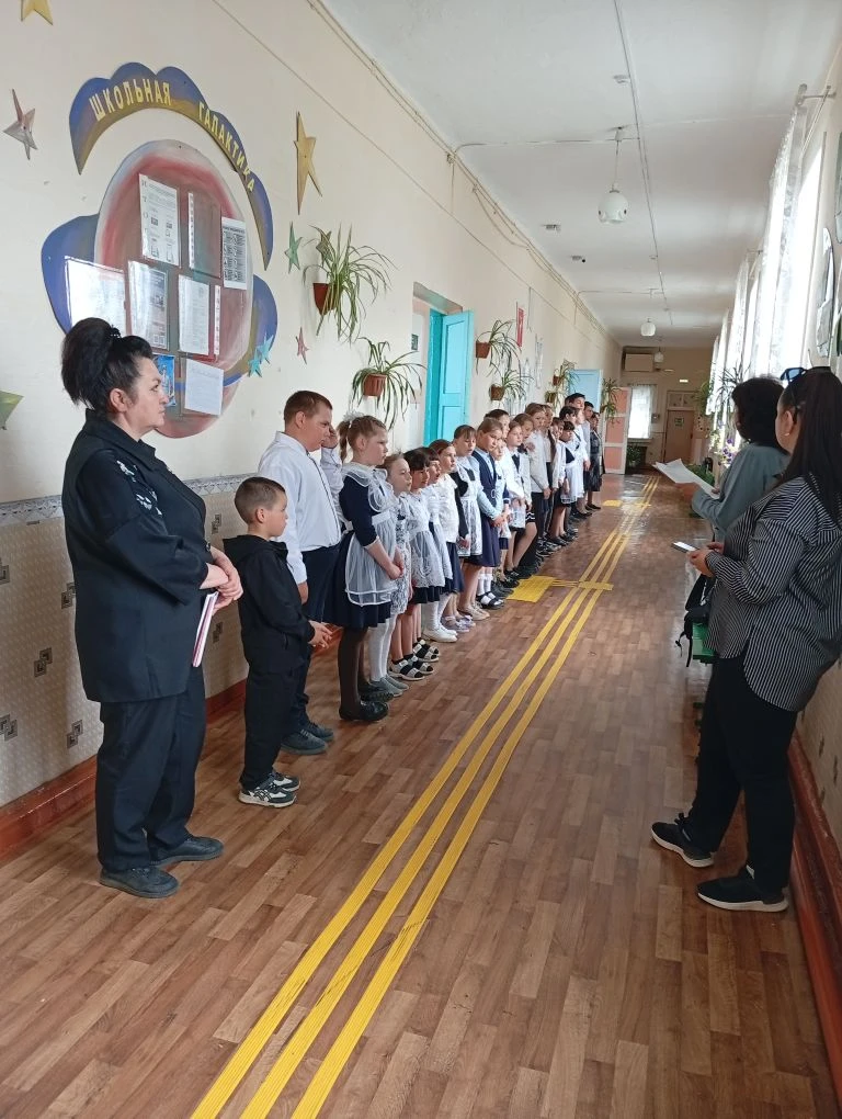 Торжественная линейка, посвящённая окончанию учебного года, всегда была событием особен...