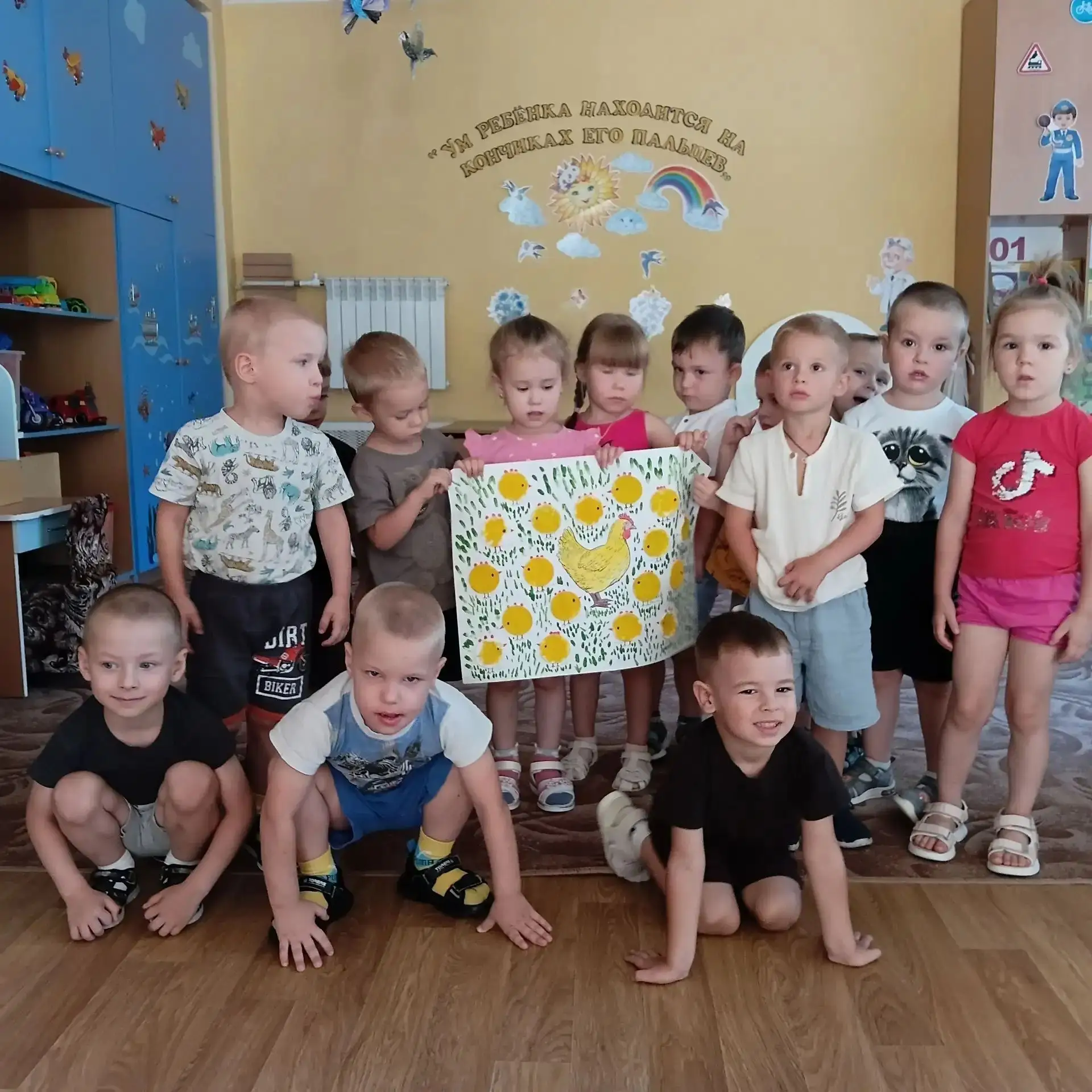 Вышла курочка гулять,
