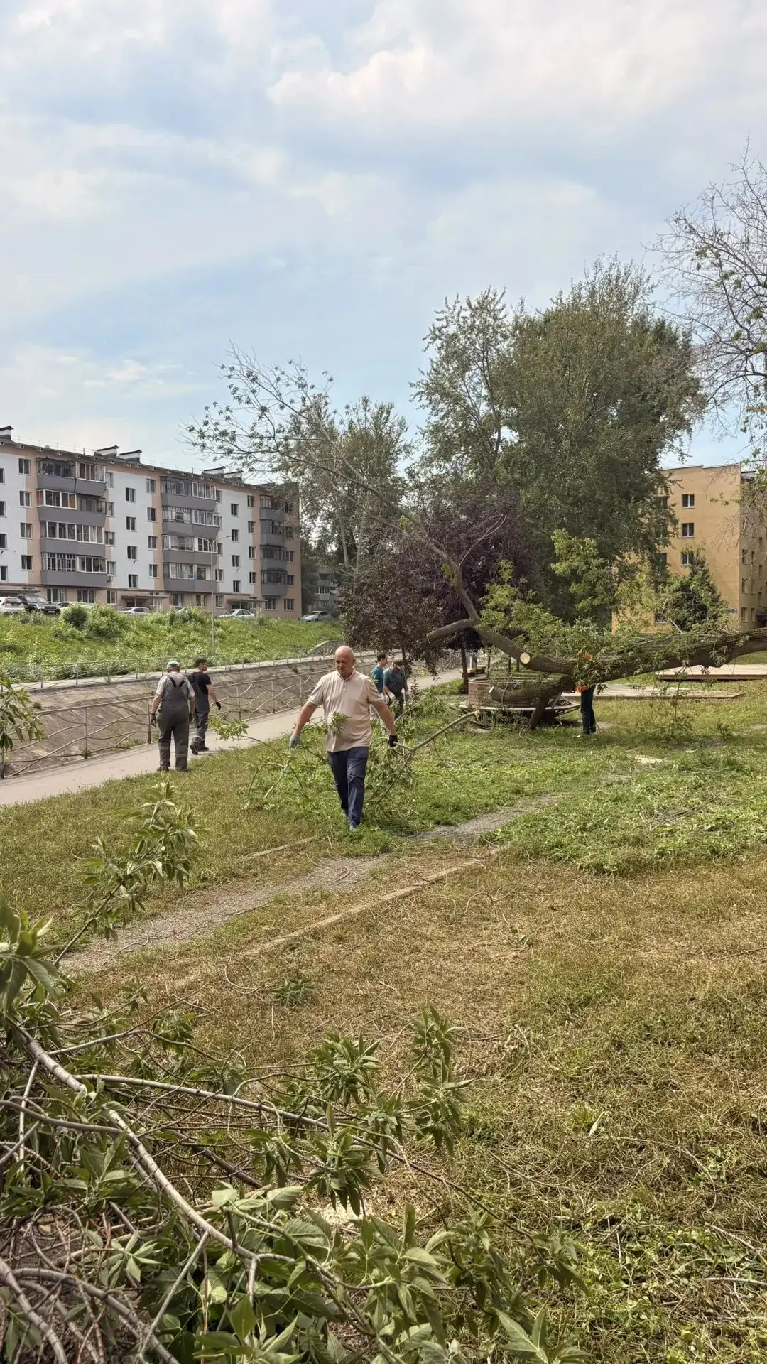 🏡Во исполнение поручения главы района Гюзель Мударисовны Хабутдиновой сотрудники админ...