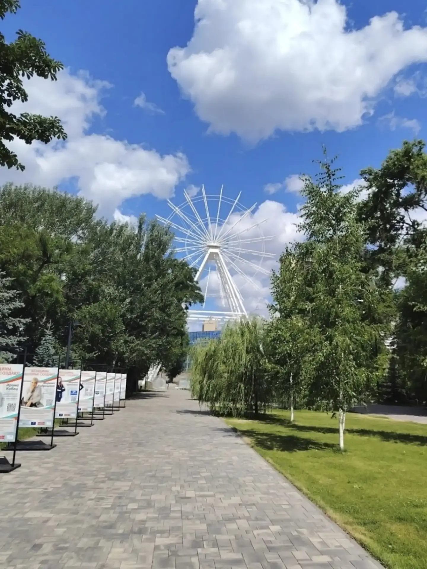 Тем временем в Городском саду на подходе новое колесо обозрения! 👏😎

Кто помнит, как выглядело ста