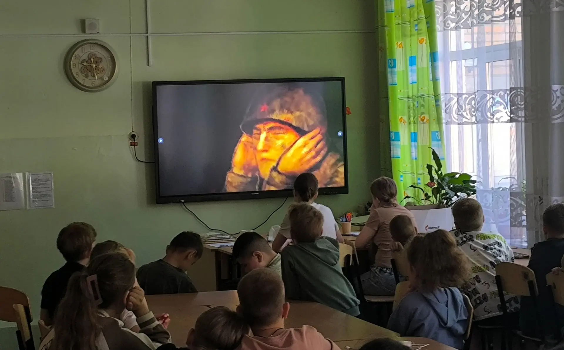 ПОМНИМ О ВАЖНОМ

Советник директора по воспитанию организовал кинолекторий для ребят летнего пришкол
