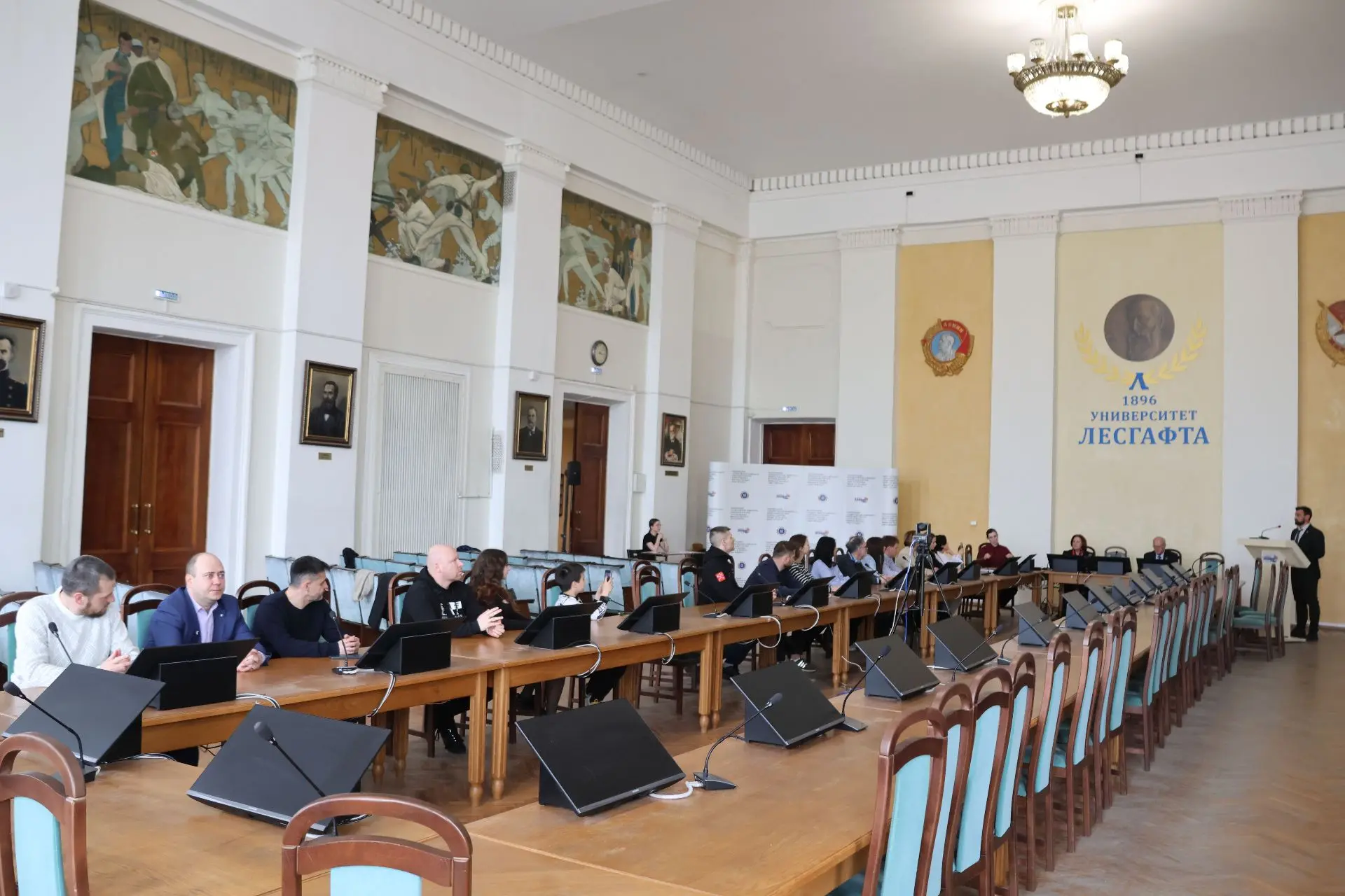 🎓ВЫПУСКНИКИ ПРОГРАММЫ ПРОФЕССИОНАЛЬНОЙ ПЕРЕПОДГОТОВКИ ПО АФК ПОЛУЧИЛИ ДИПЛОМЫ🎓  👉7 мая 2026 прошла ц