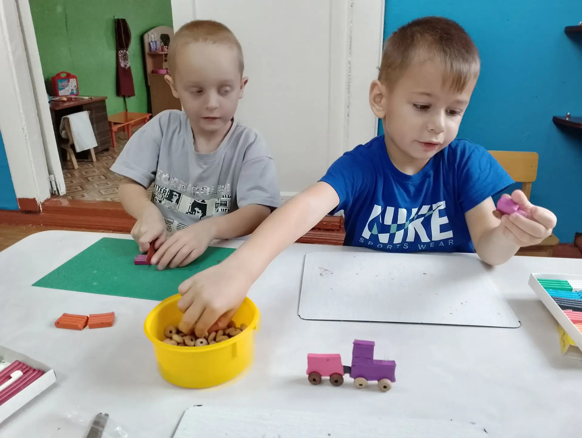 🚂 Паровозик чух – чух – чух,