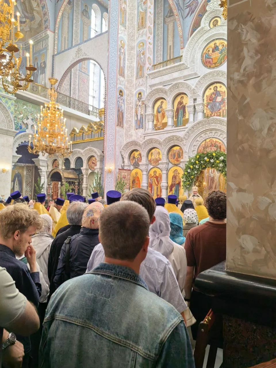 С днем памяти Всех русских святых - престольным праздником Храма на крови в Екатеринбурге. Счастлив 