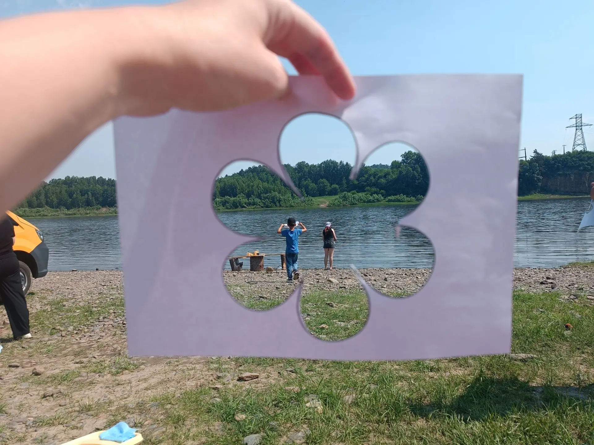 🏕️ Творческий десант на берегу реки!

Оказывается, что даже обычная веточка или речной камешек могу