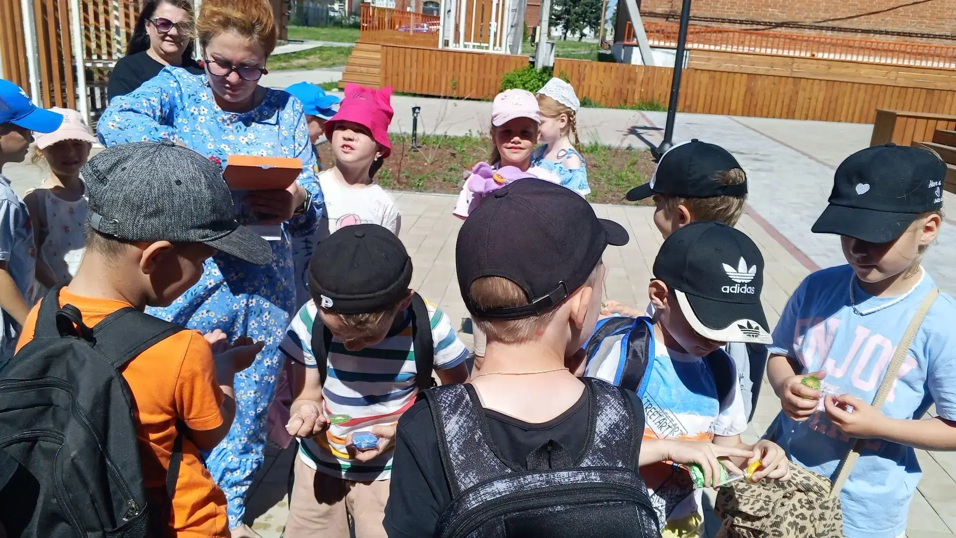 Младшая группа пришкольного лагеря посетила квест игру " Легенды и мифы родного города. Игру провели