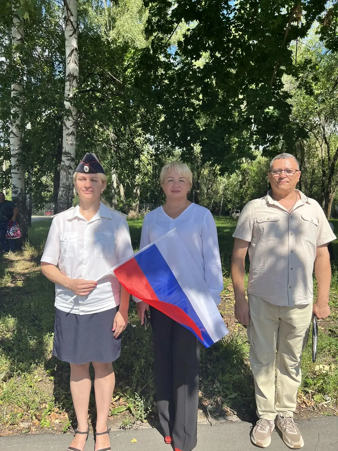 Флешмоб в честь Дня Государственного флага России в городском округе Жигулевск прошёл с...