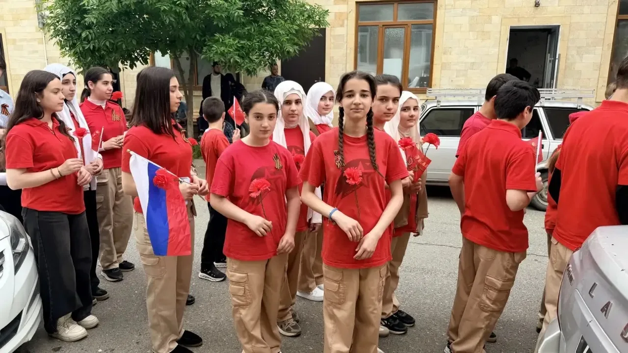 🇷🇺Сегодня в городе Дербенте прошло шествие и митинг у Вечного огня в честь Дня Победы.