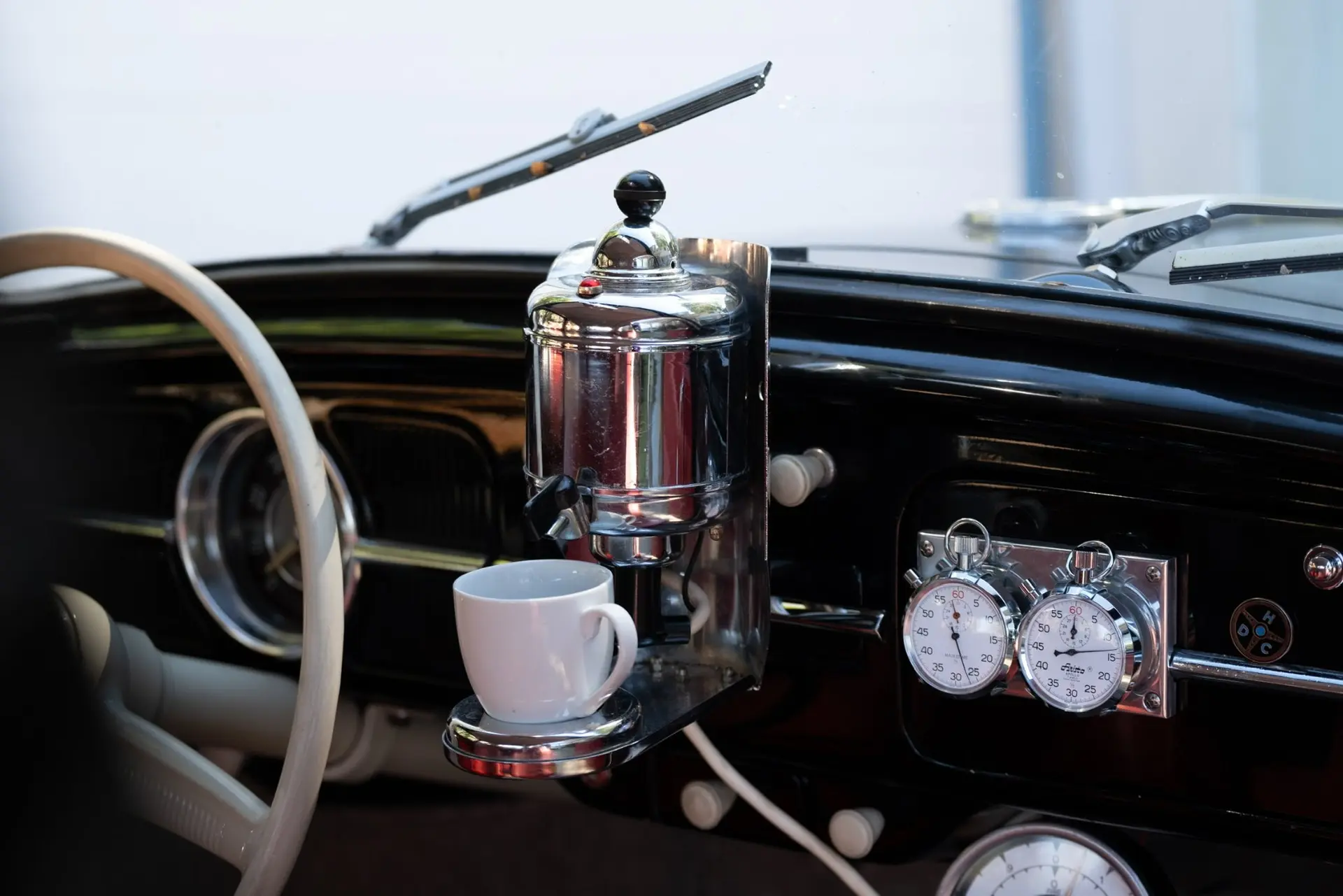 Кофеварка для приборной панели авто 1959 года ☕️
