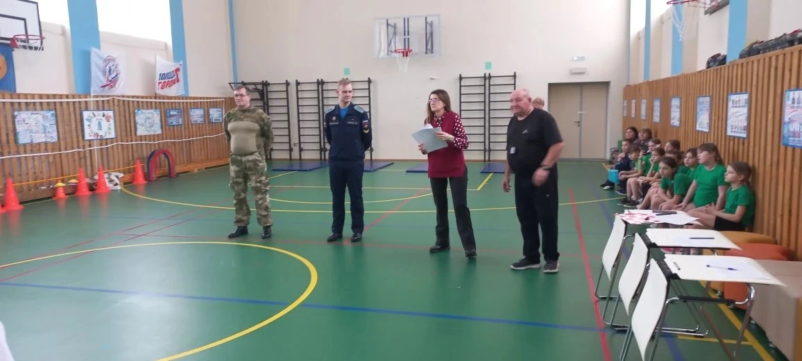 Сегодня в  Образовательном комплексе "Перспектива" прошли   спортивные состязания "Мальчишки,  вперё