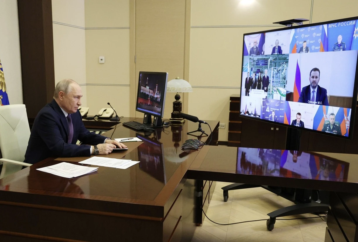 Владимир Путин и мэр Москвы Сергей Собянин открыли Московский кластер электробатарей на...