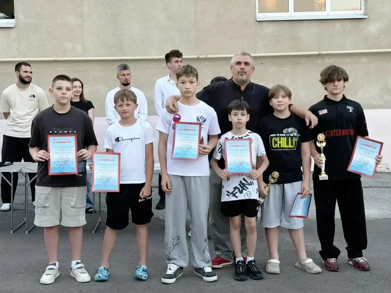13 июня на 🔟 квалификационную ступень в Федерации традиционного ушу России прошли аттестацию:

➡️уч