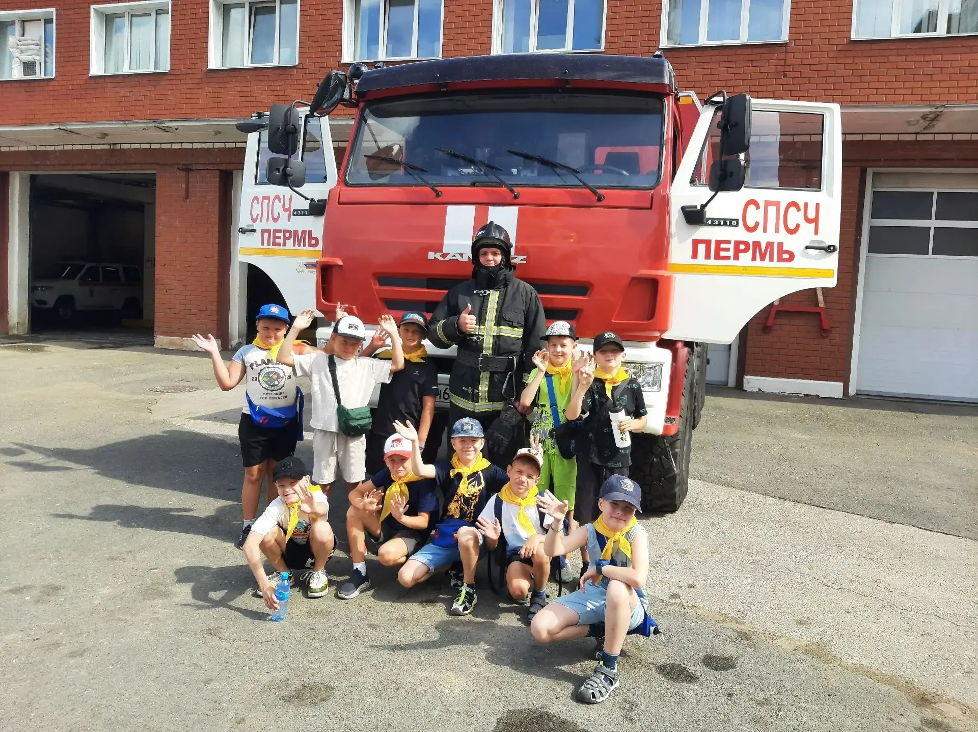 🚒Сегодня наш Разновозрастный отряд ждал день открытий! Ребята отправились на обзорную экскурсию в н