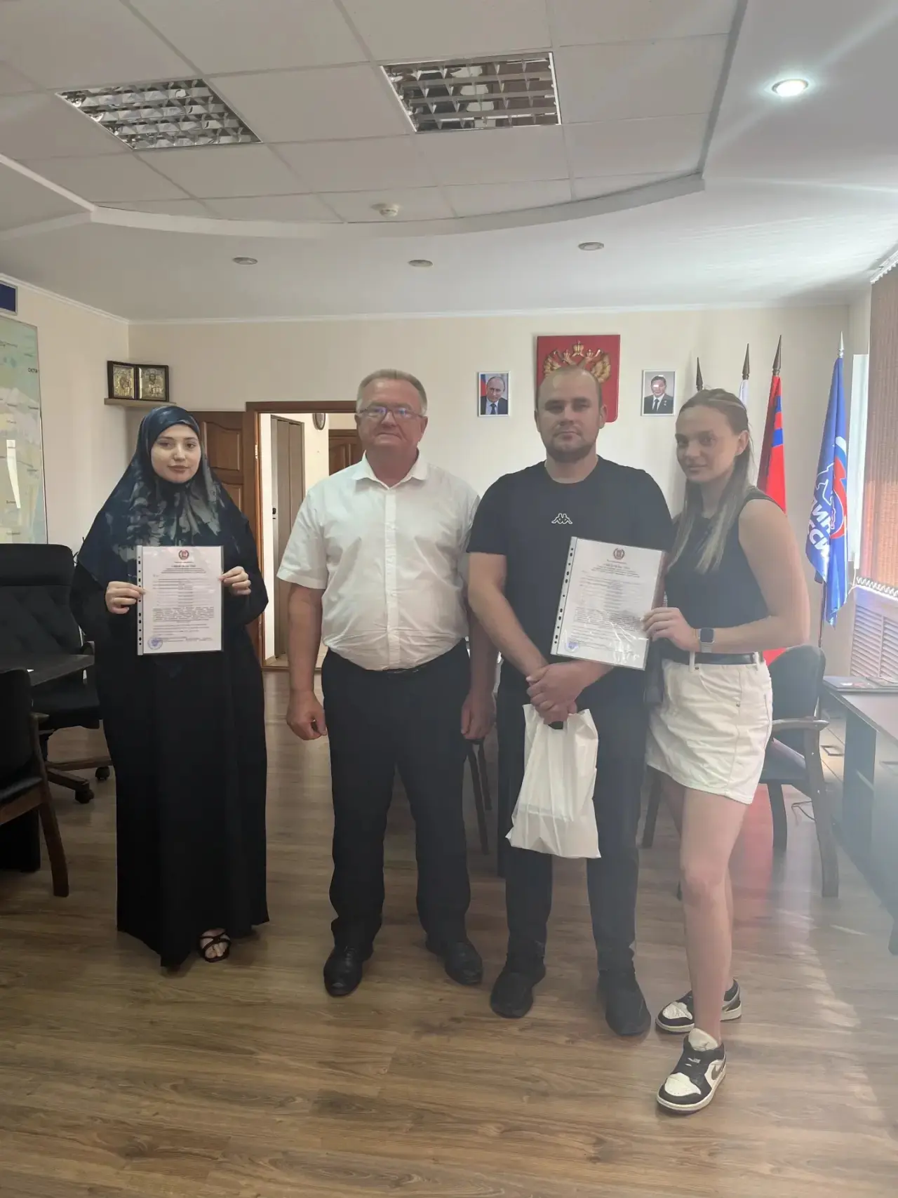Вручение свидетельств по программе «Молодой семье — доступное жильё»

17 июня 2026 года были вручены
