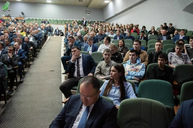 🌱 Посевная-2026 стартует раньше: в БашГАУ обсудили будущее АПК   Более 800 аграриев, экспертов и пре