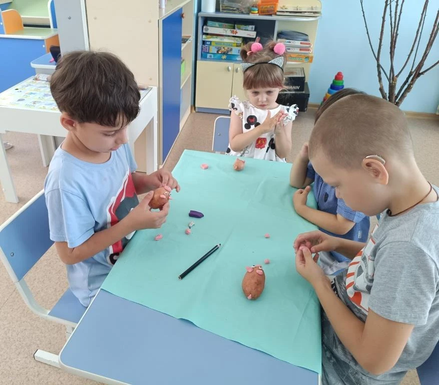 Начало августа в группе №7 «Незабудка» был посвящен дарам природы. Ребята погрузились в...