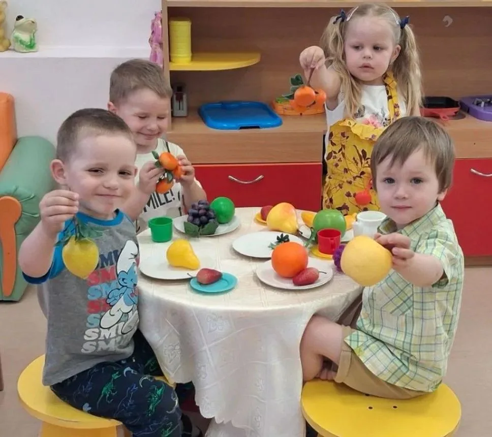 🍎🍏 Фруктовый день в группе «Бусинка»! 🍇Малыши рассматривали фрукты, учили названия и цвета, играл