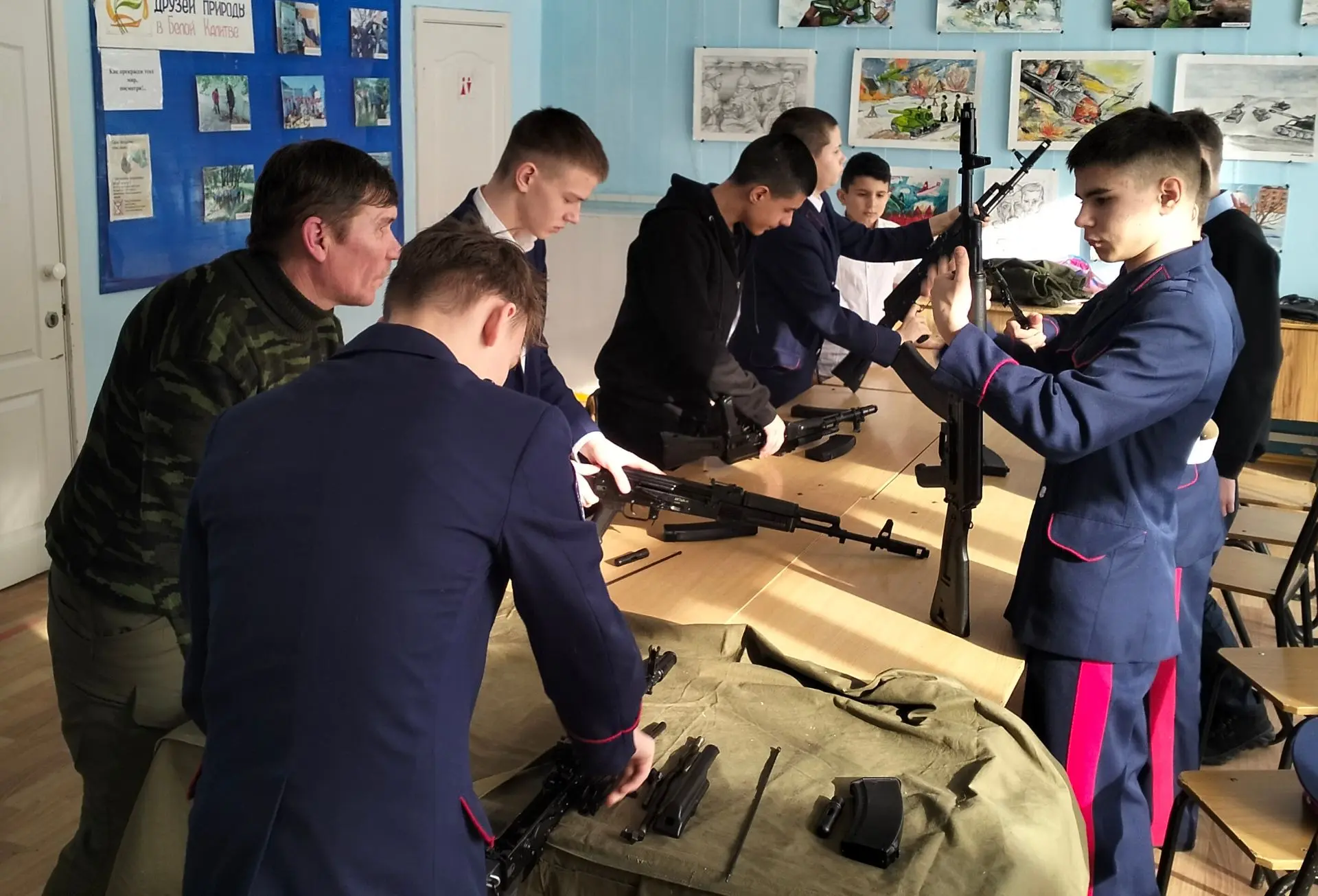 Белокалитвинский казачий юрт совместно с Домом детского творчества продолжает реализаци...