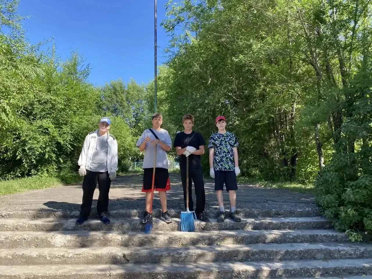 Летняя трудовая практика — вклад в развитие школы

Второй летний месяц школьных каникул в нашей школ