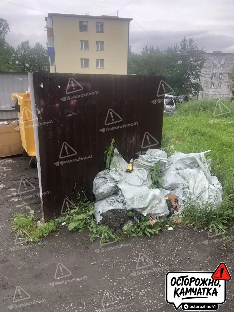 🔞  Осторожно, недобросовестные лентяи

#намприлетело 
«Ул. Молчанова дом номер 7. 
Для жителей наше