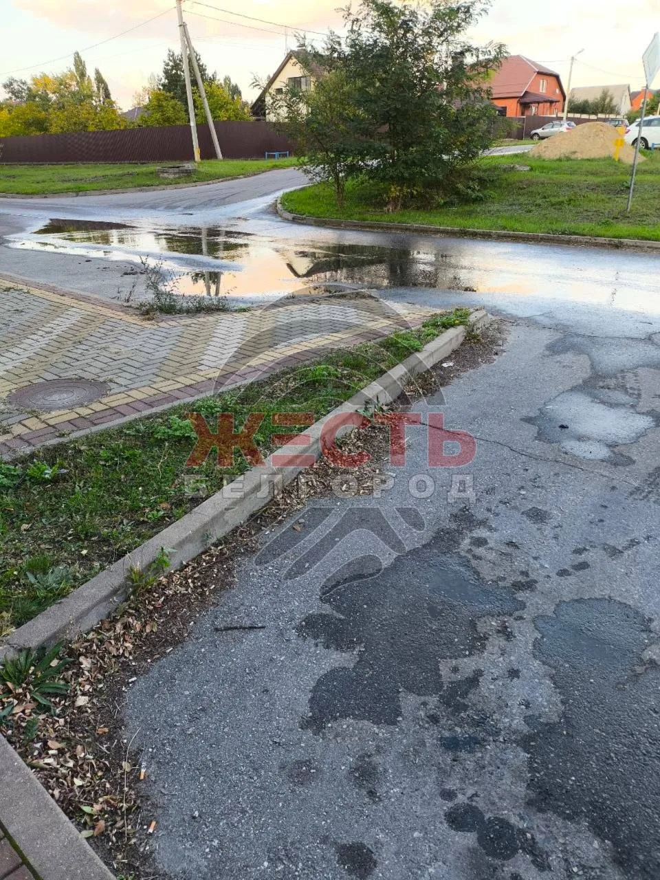 💧 В Разумном-54 из-за порывов водопровода топит улицы