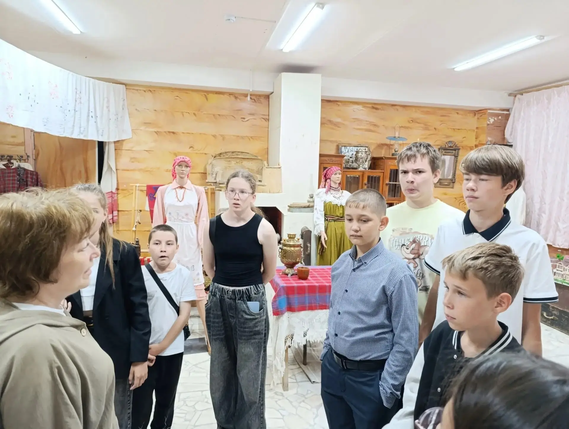 В дни летних каникул двери краеведческого музея нашего лицея открыты для желающих прикоснуться к ист