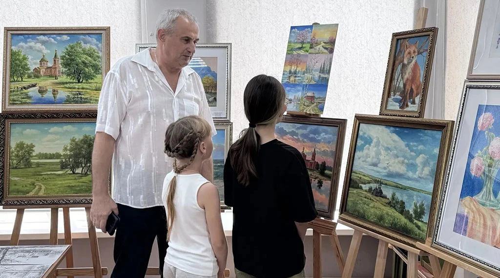 Персональная выставка преподавателя ДШИ Александра Алексеева собрала ценителей искусства